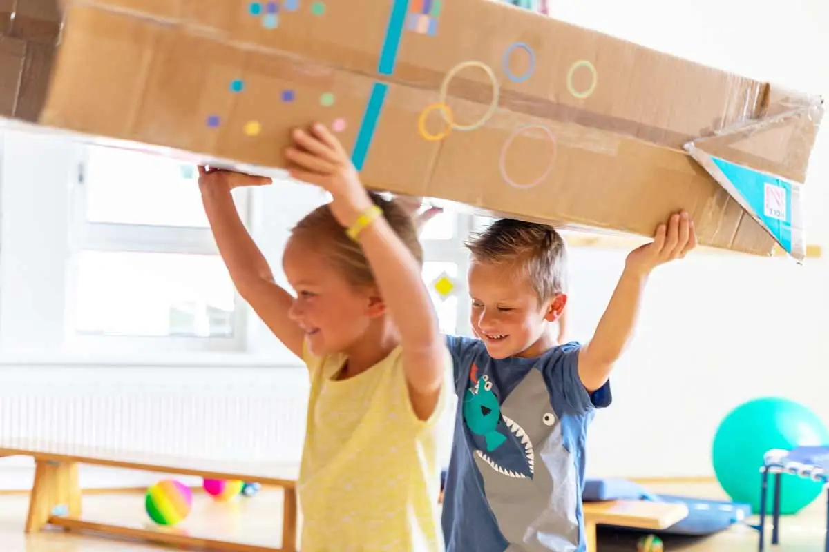 HOLZMANN - WB106MINI Établi De Menuisier En Bois Pour Enfants 4 HOLZMANN - WB106MINI Établi De Menuisier En Bois Pour Enfants – Image 4