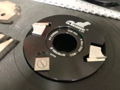 LE RAVAGEUR - Coffret Toupilleur L'Incontournable Alésage 30 - Hauteur 50 - Portes-Outils - Fraise à Rainer Ext. - Fers -Scheppach Soldes Magasin LE RAVAGEUR Coffret Toupilleur L Incontournable Alesage 3