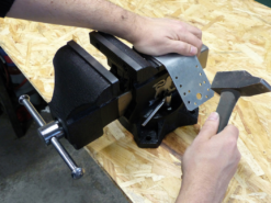 PEUGEOT - EBT150 Etau D'établi Pivotant 150 Mm -Scheppach Soldes Magasin PEUGEOT Etau d etabli pivotant EBT 150 100710 1